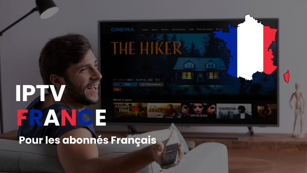 EnParlons.com - Homme français regardant confortablement un service IPTV France sur grand écran affichant une interface cinéma avec des films et séries, illustration des abonnements IPTV pour les francophones avec carte de France aux couleurs bleu blanc rouge